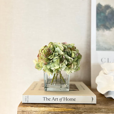 FAUX HYDRANGEA ARRANGEMENT IN CUBED GLASS (GREEN)