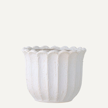 FLOWERPOT WITH SCALLOPED EDGE